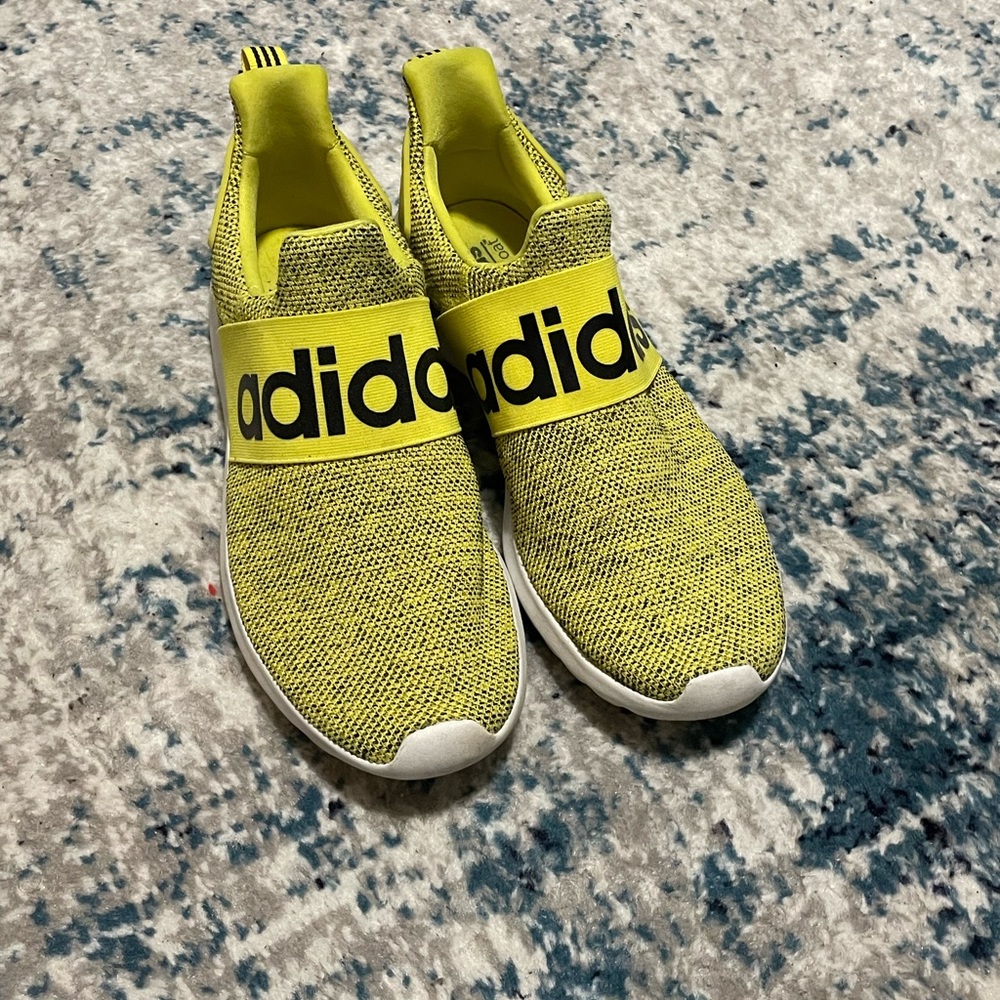 Mens Adidas Runners, Size 8.5. Condition 9/10.